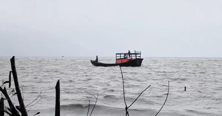 কক্সবাজারে মাছ ধরার ট্রলার